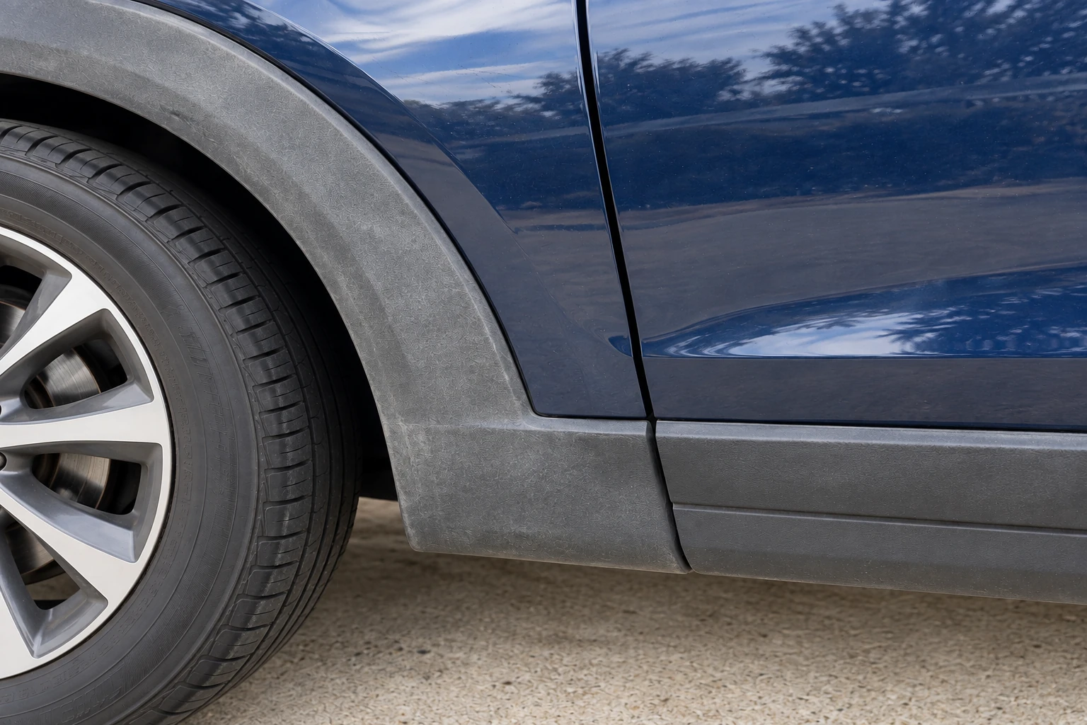 Wheel-arch trim comparison illustration showing the faded side